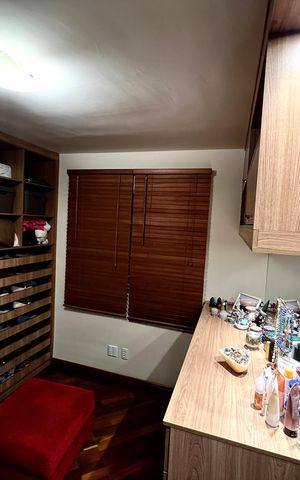 Casa de condomínio à venda com 128m², 5 quartos e 2 vagas Casa de condomínio à venda com 128m², 5 quartos e 2 vagasCloset