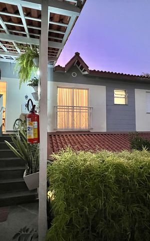Casa de condomínio à venda com 128m², 5 quartos e 2 vagas Casa de condomínio à venda com 128m², 5 quartos e 2 vagasÁrea externa