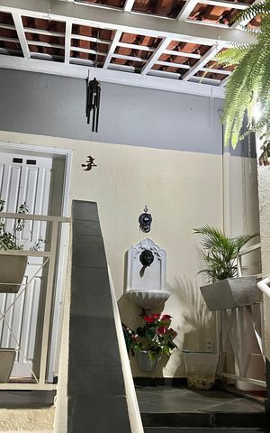 Casa de condomínio à venda com 128m², 5 quartos e 2 vagas Casa de condomínio à venda com 128m², 5 quartos e 2 vagasÁrea externa