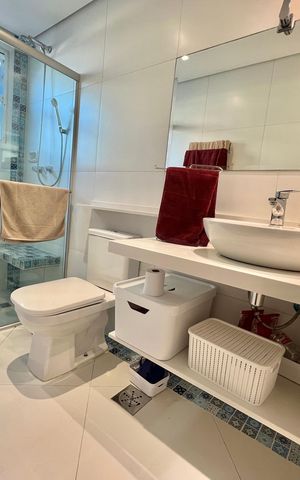 Casa de condomínio à venda com 128m², 5 quartos e 2 vagas Casa de condomínio à venda com 128m², 5 quartos e 2 vagasBanheiro