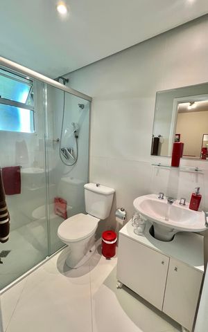 Casa de condomínio à venda com 128m², 5 quartos e 2 vagas Casa de condomínio à venda com 128m², 5 quartos e 2 vagasBanheiro