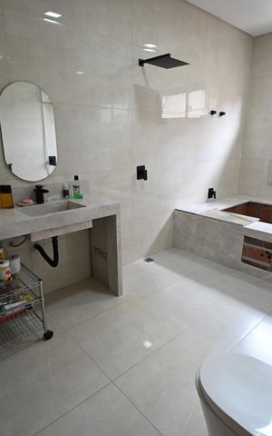 Casa de condomínio à venda com 319m², 3 quartos e 4 vagas