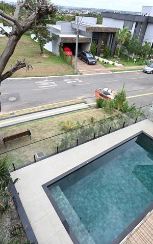 Casa de condomínio à venda com 319m², 3 quartos e 4 vagas