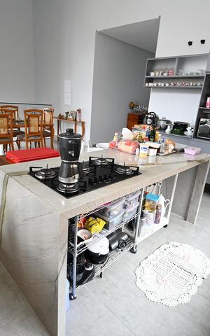 Casa de condomínio à venda com 319m², 3 quartos e 4 vagas