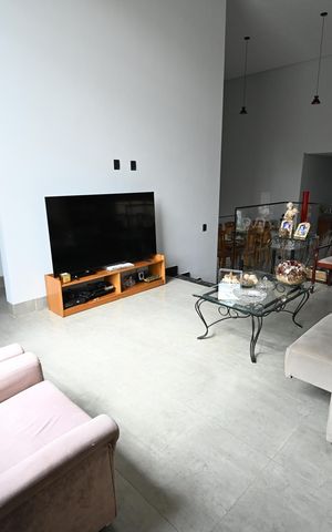 Casa de condomínio à venda com 319m², 3 quartos e 4 vagas