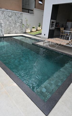 Casa de condomínio à venda com 319m², 3 quartos e 4 vagas