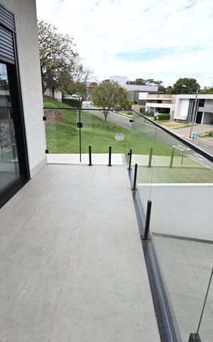 Casa de condomínio à venda com 319m², 3 quartos e 4 vagas