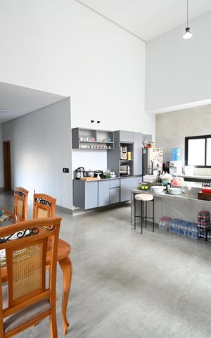 Casa de condomínio à venda com 319m², 3 quartos e 4 vagas