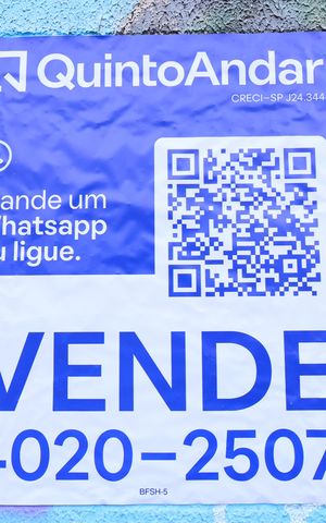 Apartamento à venda com 47m², 2 quartos e 1 vagaPlaca GRANDE instalada na fachada do condomínio, dia 10.08.2026 - Código da placa: BFSH-5