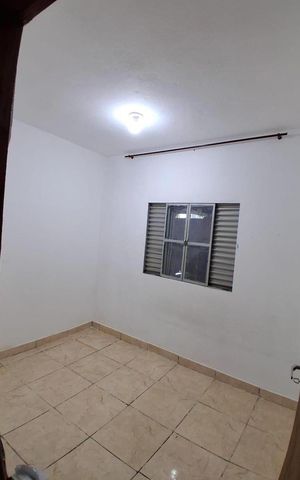 Casa à venda com 120m², 5 quartos e 2 vagas Casa à venda com 120m², 5 quartos e 2 vagasQuarto
