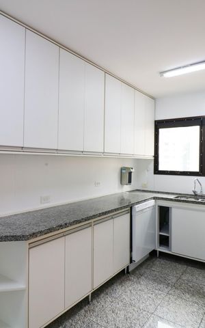 Apartamento à venda com 234m², 4 quartos e 4 vagas Apartamento à venda com 234m², 4 quartos e 4 vagasCozinha