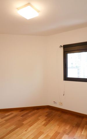 Apartamento à venda com 234m², 4 quartos e 4 vagas Apartamento à venda com 234m², 4 quartos e 4 vagasSuíte 2
