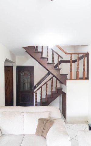 Casa à venda com 287m², 5 quartos e 5 vagas Casa à venda com 287m², 5 quartos e 5 vagasSala