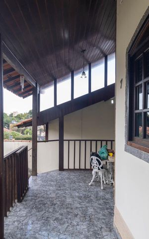 Casa à venda com 287m², 5 quartos e 5 vagas Casa à venda com 287m², 5 quartos e 5 vagasVaranda