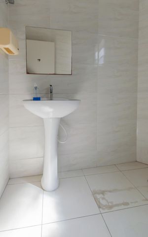 Casa para alugar com 100m², 3 quartos e sem vaga Casa para alugar com 100m², 3 quartos e sem vagaBanheiro social