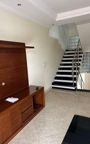 Casa de condomínio para alugar com 280m², 3 quartos e 4 vagas Casa de condomínio para alugar com 280m², 3 quartos e 4 vagasSala