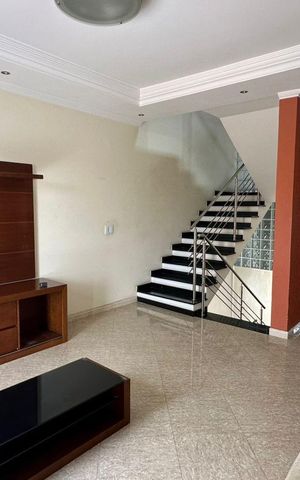 Casa de condomínio para alugar com 280m², 3 quartos e 4 vagas Casa de condomínio para alugar com 280m², 3 quartos e 4 vagasSala