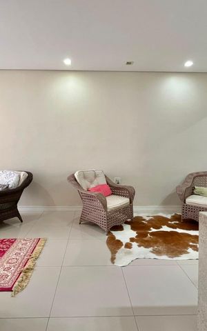 Apartamento à venda com 184m², 3 quartos e sem vaga Apartamento à venda com 184m², 3 quartos e sem vagaSala