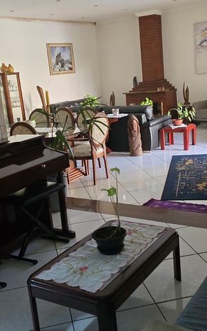 Casa para alugar com 366m², 4 quartos e 4 vagas Casa para alugar com 366m², 4 quartos e 4 vagasSala