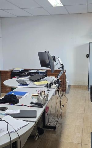 Casa para alugar com 366m², 4 quartos e 4 vagas Casa para alugar com 366m², 4 quartos e 4 vagasQuarto