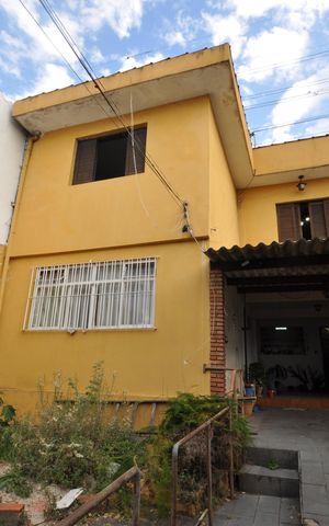 Casa à venda com 130m², 3 quartos e 3 vagasFachada