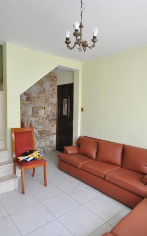 Casa à venda com 130m², 3 quartos e 3 vagasSala