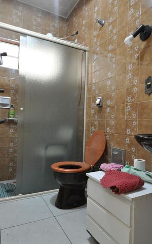 Casa à venda com 130m², 3 quartos e 3 vagasBanheiro 2