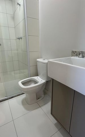 Apartamento para alugar com 55m², 2 quartos e 2 vagas Apartamento para alugar com 55m², 2 quartos e 2 vagasBanheiro da Suíte