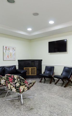 Apartamento à venda com 130m², 3 quartos e 2 vagas Apartamento à venda com 130m², 3 quartos e 2 vagasÁrea comum - Salão de festas