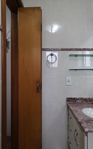 Apartamento à venda com 130m², 3 quartos e 2 vagas Apartamento à venda com 130m², 3 quartos e 2 vagasBanheiro suíte 3