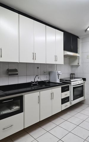 Apartamento à venda com 130m², 3 quartos e 2 vagas Apartamento à venda com 130m², 3 quartos e 2 vagasCozinha
