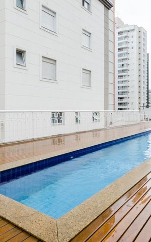 Apartamento à venda com 130m², 3 quartos e 2 vagas Apartamento à venda com 130m², 3 quartos e 2 vagasÁrea comum - Piscina