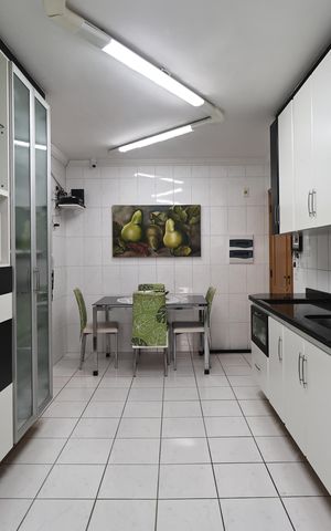 Apartamento à venda com 130m², 3 quartos e 2 vagas Apartamento à venda com 130m², 3 quartos e 2 vagasCozinha