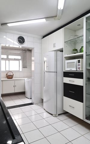 Apartamento à venda com 130m², 3 quartos e 2 vagas Apartamento à venda com 130m², 3 quartos e 2 vagasCozinha