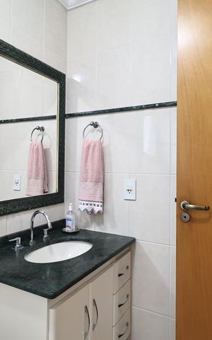 Apartamento à venda com 130m², 3 quartos e 2 vagas Apartamento à venda com 130m², 3 quartos e 2 vagasBanheiro suíte 1