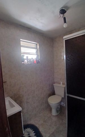 Casa à venda com 125m², 6 quartos e 1 vaga Casa à venda com 125m², 6 quartos e 1 vagaBanheiro