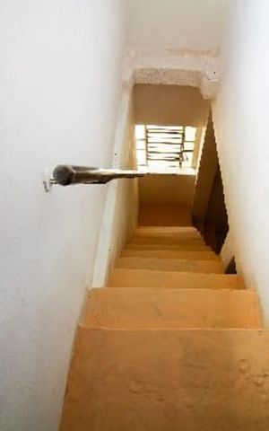 Casa à venda com 125m², 6 quartos e 1 vaga Casa à venda com 125m², 6 quartos e 1 vagaEscada