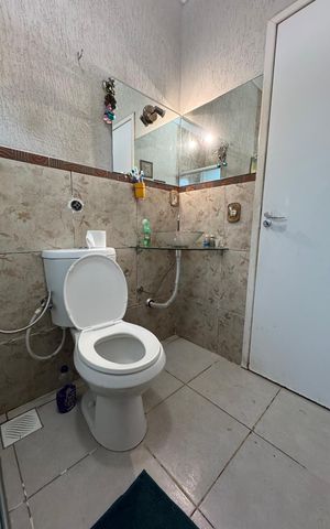 Casa à venda com 400m², 3 quartos e 2 vagas Casa à venda com 400m², 3 quartos e 2 vagasBanheiro 1