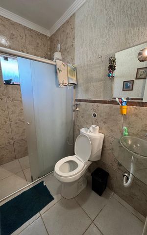 Casa à venda com 400m², 3 quartos e 2 vagas Casa à venda com 400m², 3 quartos e 2 vagasBanheiro 1