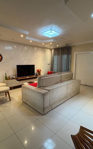 Casa à venda com 400m², 3 quartos e 2 vagas Casa à venda com 400m², 3 quartos e 2 vagasSala