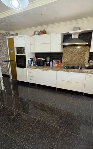 Casa à venda com 400m², 3 quartos e 2 vagas Casa à venda com 400m², 3 quartos e 2 vagasCozinha