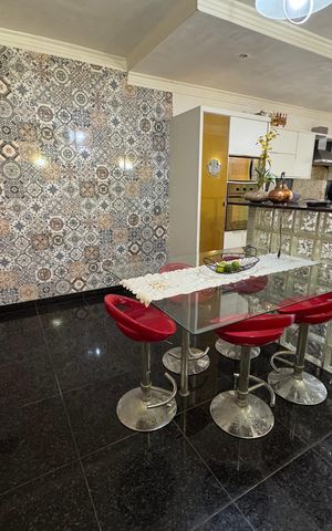 Casa à venda com 400m², 3 quartos e 2 vagas Casa à venda com 400m², 3 quartos e 2 vagasSala de Jantar