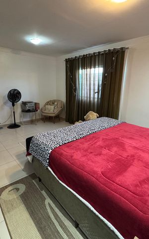 Casa à venda com 400m², 3 quartos e 2 vagas Casa à venda com 400m², 3 quartos e 2 vagasSuíte