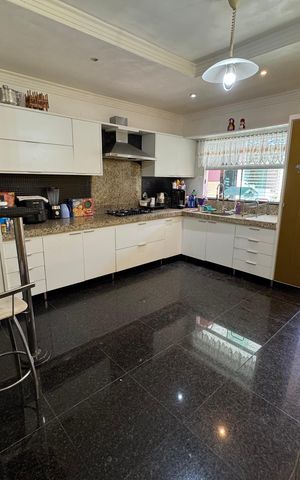 Casa à venda com 400m², 3 quartos e 2 vagas Casa à venda com 400m², 3 quartos e 2 vagasCozinha