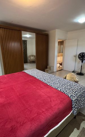 Casa à venda com 400m², 3 quartos e 2 vagas Casa à venda com 400m², 3 quartos e 2 vagasSuite