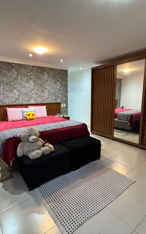 Casa à venda com 400m², 3 quartos e 2 vagas Casa à venda com 400m², 3 quartos e 2 vagasSuíte