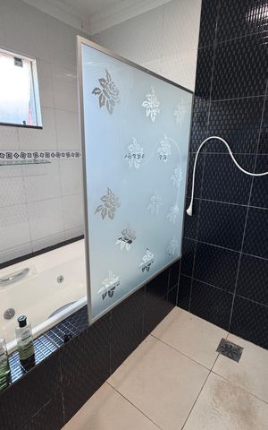 Casa à venda com 400m², 3 quartos e 2 vagas Casa à venda com 400m², 3 quartos e 2 vagasBanheiro da Suíte
