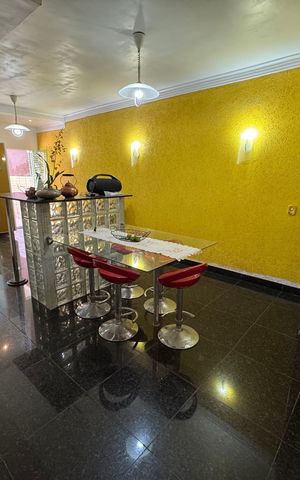 Casa à venda com 400m², 3 quartos e 2 vagas Casa à venda com 400m², 3 quartos e 2 vagasSala de jantar