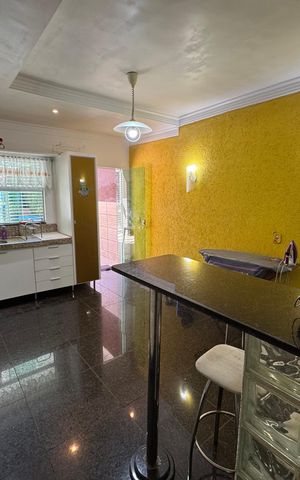 Casa à venda com 400m², 3 quartos e 2 vagas Casa à venda com 400m², 3 quartos e 2 vagasCozinha