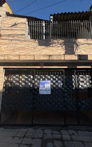 Casa para alugar com 72m², 2 quartos e 1 vaga Casa para alugar com 72m², 2 quartos e 1 vagaFachada
